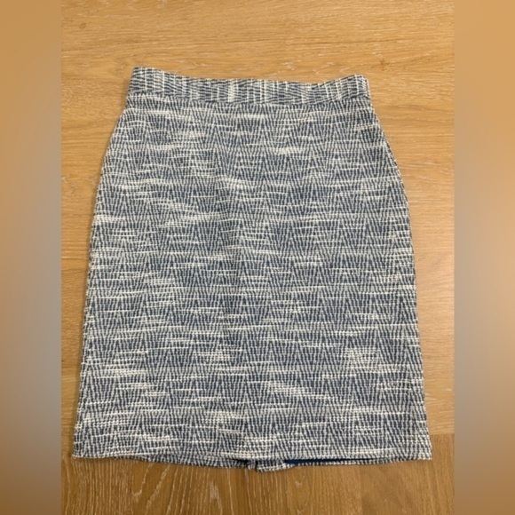 Banana Republic Dresses & Skirts - Banana Republic Blue and White Textured Mini Skirt